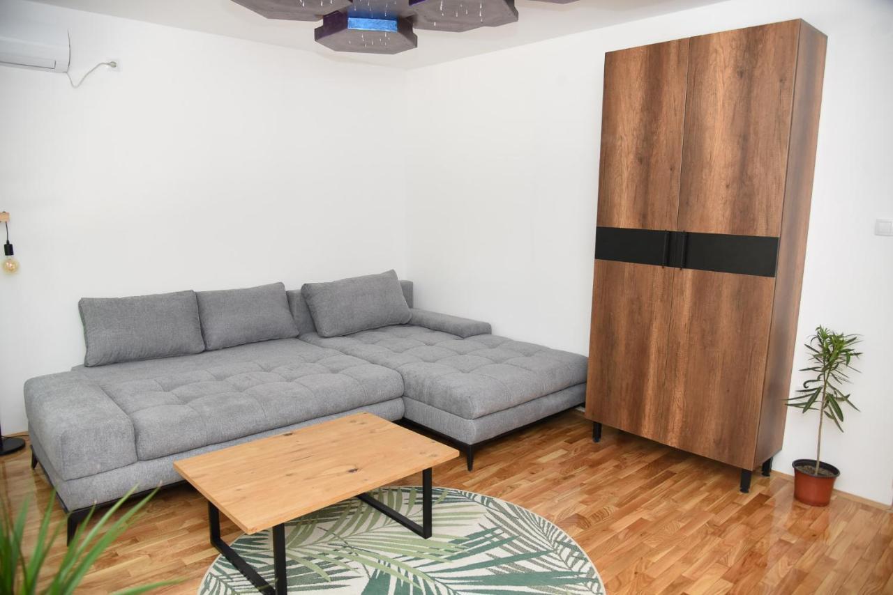 Garden Apartment - Oaza U Centru Grada Нови Сад Екстериор снимка