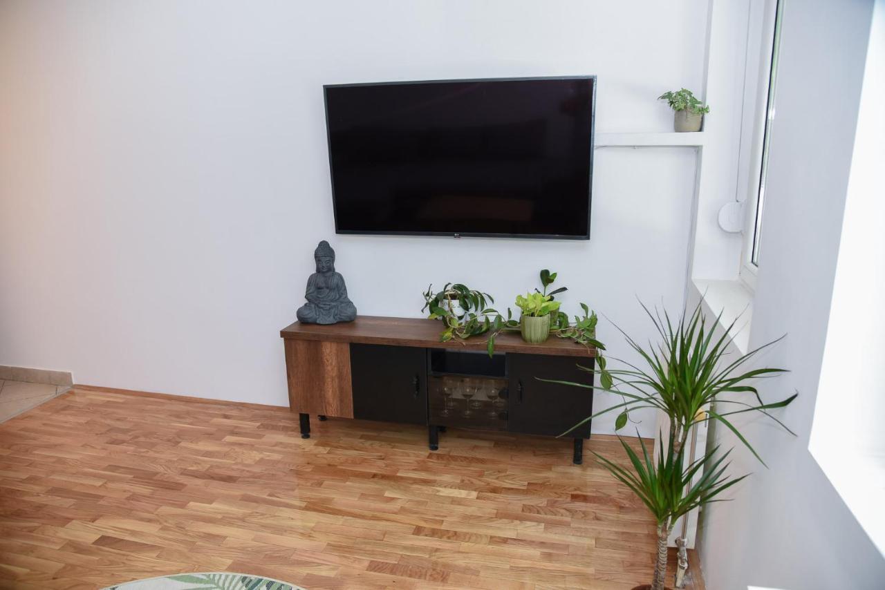 Garden Apartment - Oaza U Centru Grada Нови Сад Екстериор снимка