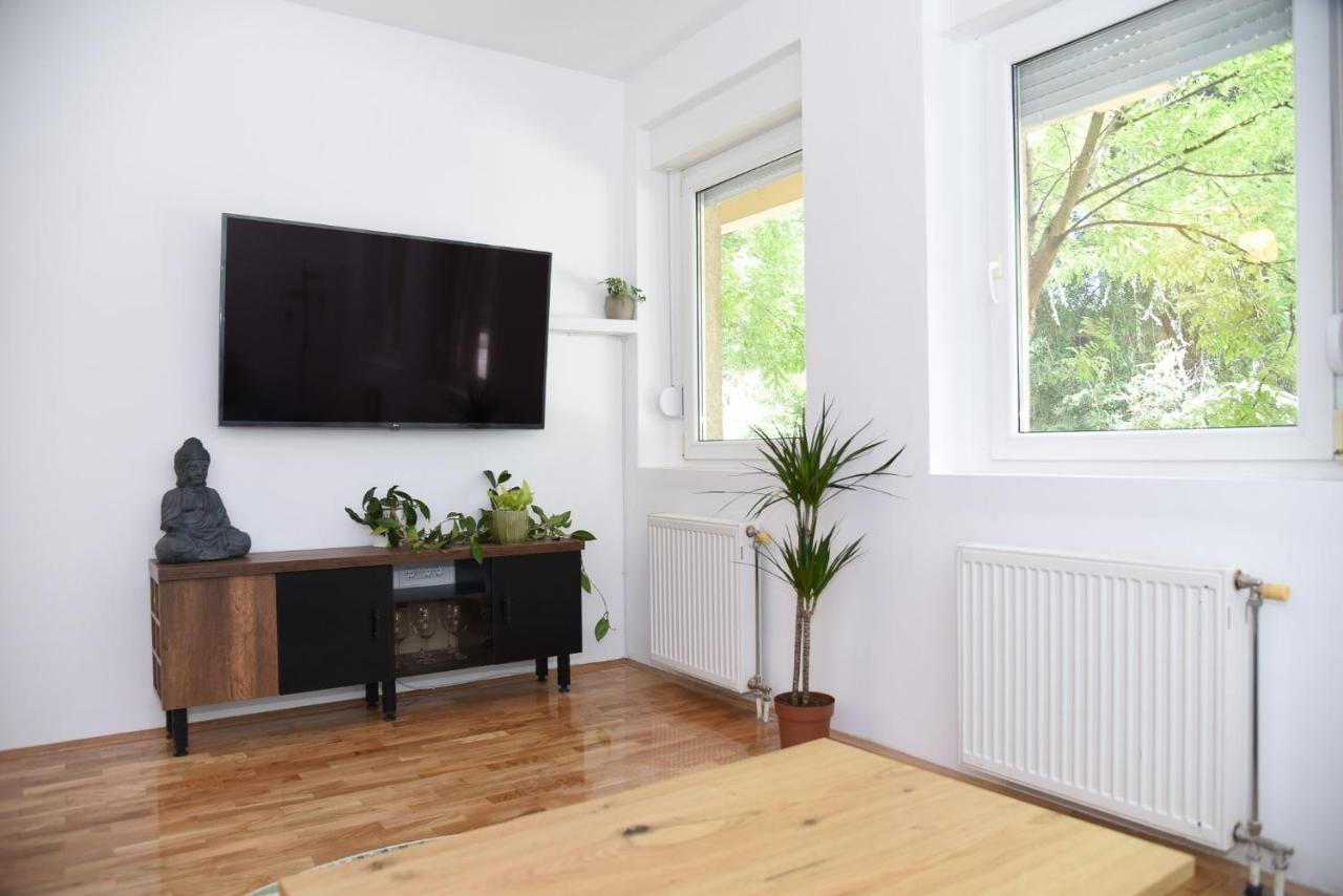 Garden Apartment - Oaza U Centru Grada Нови Сад Екстериор снимка