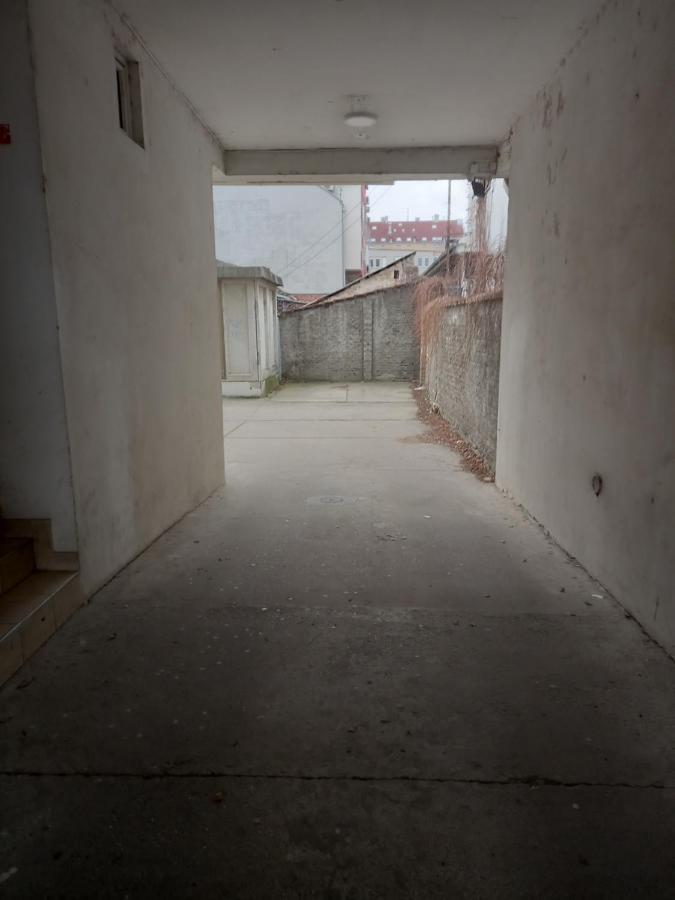 Garden Apartment - Oaza U Centru Grada Нови Сад Екстериор снимка